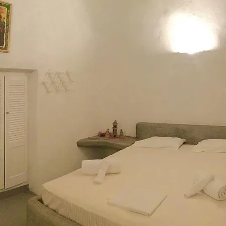 Tzannis Cave House