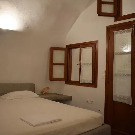 Tzannis Cave House