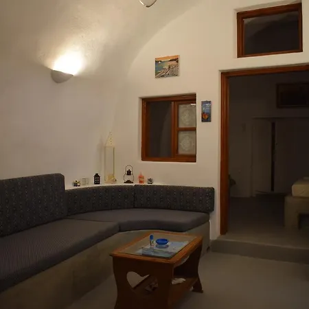 Tzannis Cave House * Monolitos